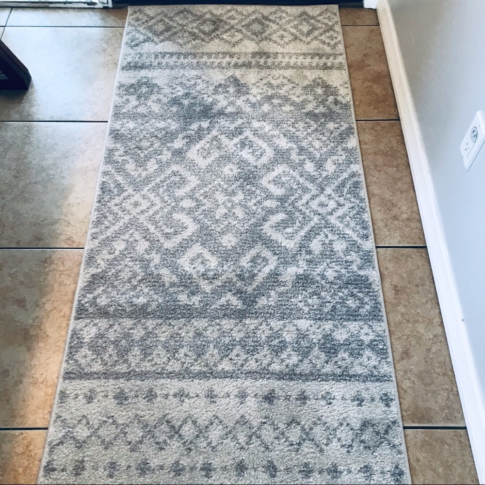 SAFAVIEH ADIRONDACK Ivory/Silver Tribal Pattern Runner Rug - Picture 4 of 11